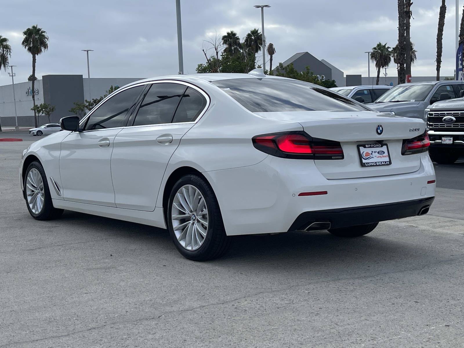 Used 2023 BMW 530i w/ Convenience Package RWD image 5