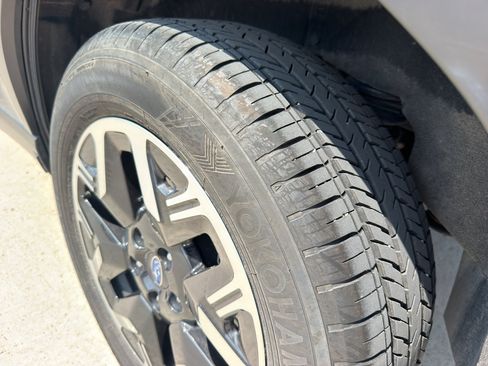 Used 2025 Subaru Forester Premium AWD/4WD image 8