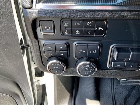Used 2025 Chevrolet Tahoe RST w/ Advanced Technology Package AWD/4WD image 15