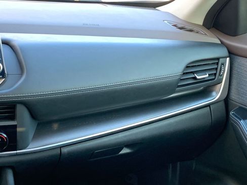 Used 2023 Nissan Rogue SV image 35