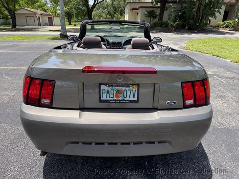Used 2002 Ford Mustang Convertible RWD image 14