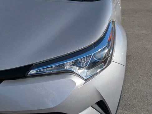 Used 2019 Toyota C-HR Limited FWD image 13