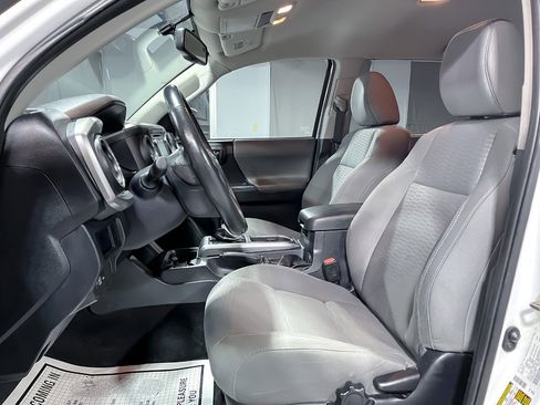 Used 2017 Toyota Tacoma TRD Off-Road image 13