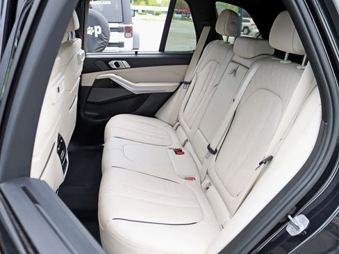 Used 2020 BMW X5 M50i w/ Executive Package AWD/4WD image 39