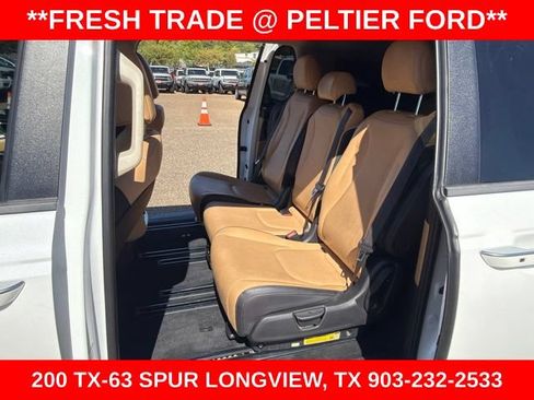 Used 2024 Kia Carnival LX FWD image 11