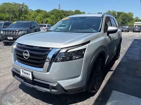 Used 2024 Nissan Pathfinder SV FWD image 4