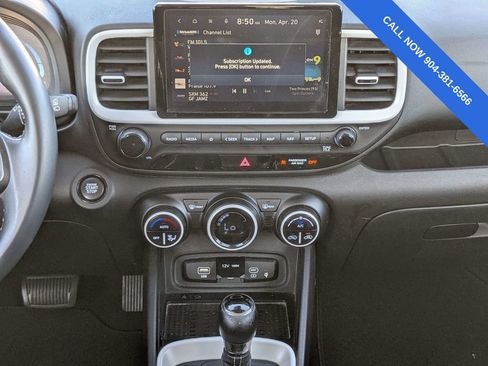 Used 2023 Hyundai Venue Limited FWD image 18