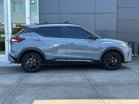 Used 2022 Nissan Kicks SR w/ Interior Electronics Package FWD image 2