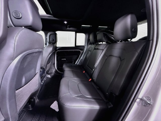 New 2026 Land Rover Defender 110 X-Dynamic SE AWD/4WD image 24