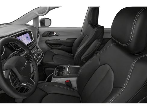 Used 2024 Chrysler Pacifica Touring-L FWD image 6