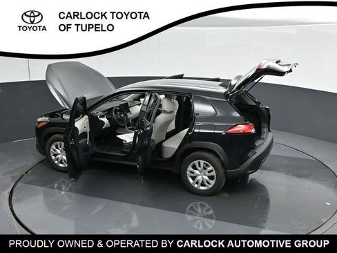 Used 2025 Toyota Corolla Cross L FWD image 56