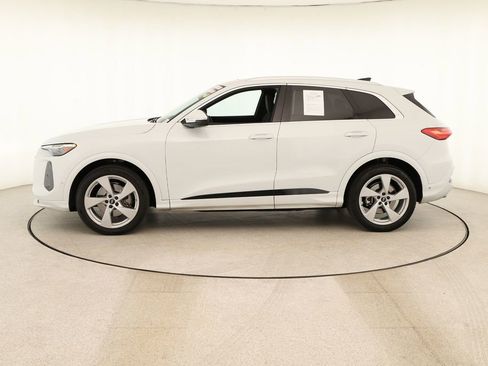 Certified 2025 Audi Q5 Prestige image 2