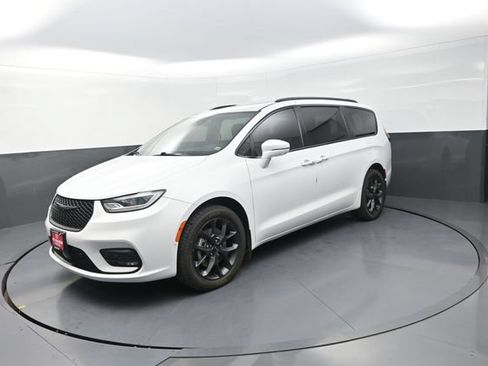 Used 2022 Chrysler Pacifica Limited w/ S Appearance Package AWD/4WD image 35