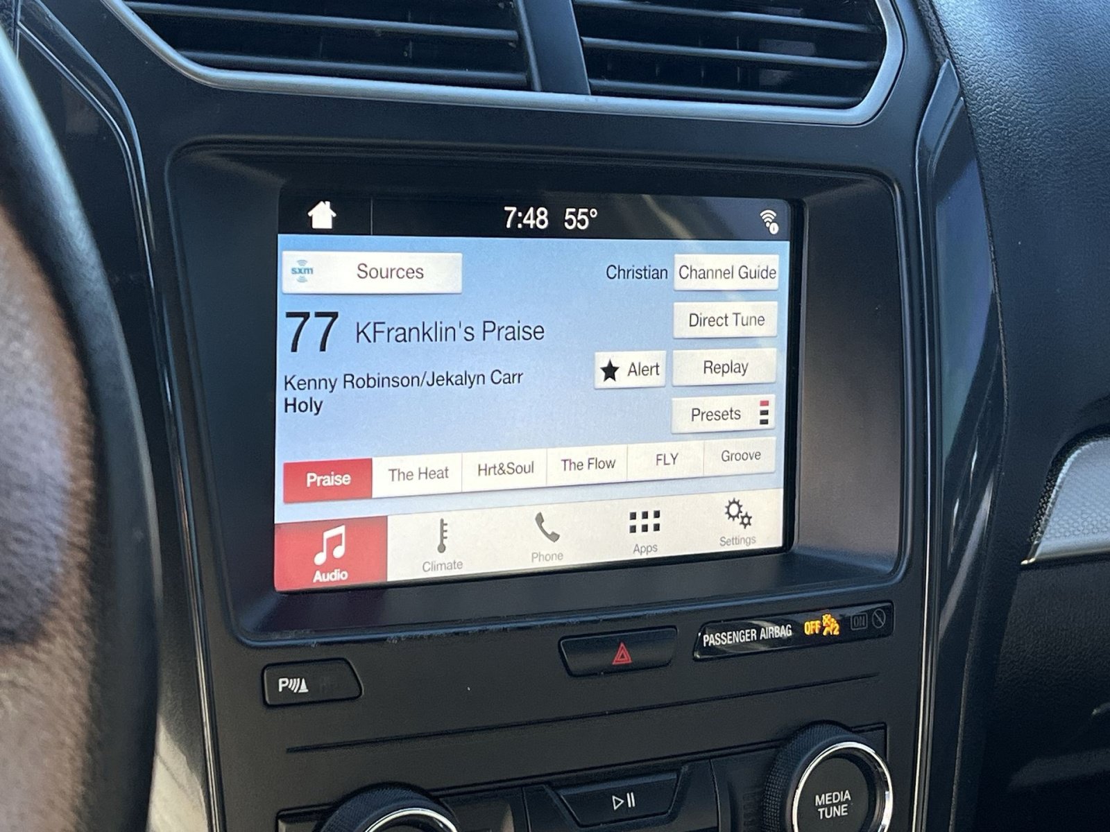 Used 2018 Ford Explorer XLT w/ Equipment Group 202A AWD/4WD image 26