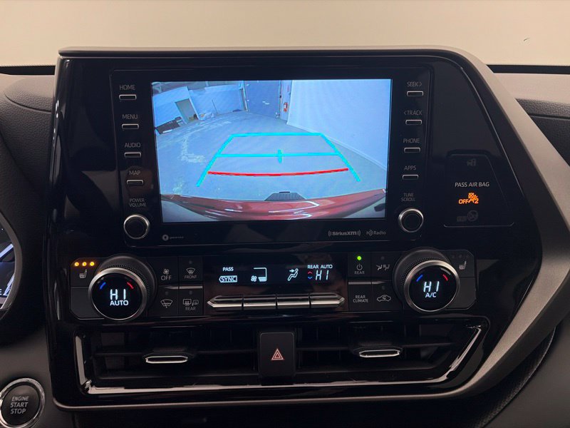 Used 2022 Toyota Highlander XLE AWD/4WD image 35