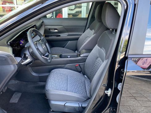 Certified 2025 Nissan Kicks SV AWD/4WD image 18