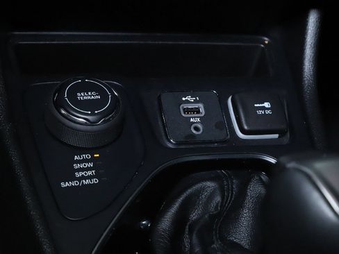 Used 2020 Jeep Cherokee Limited AWD/4WD image 29