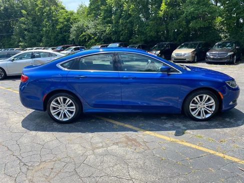 Used 2015 Chrysler 200 Limited w/ Convenience Group image 4