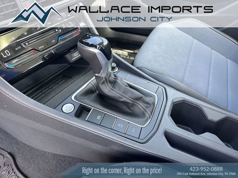 Used 2025 Volkswagen Jetta SE FWD image 18