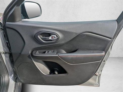 Used 2019 Jeep Cherokee Trailhawk w/ Comfort/Convenience Group image 27