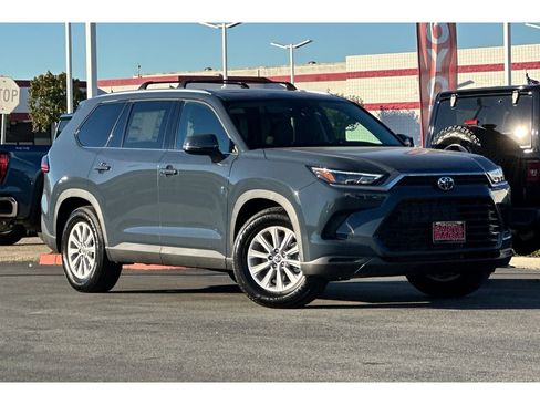New 2026 Toyota Grand Highlander XLE image 2