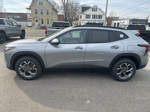 New 2026 Chevrolet Trax LT FWD image 2