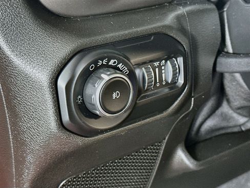 Used 2018 Jeep Wrangler Unlimited Sport S AWD/4WD image 16