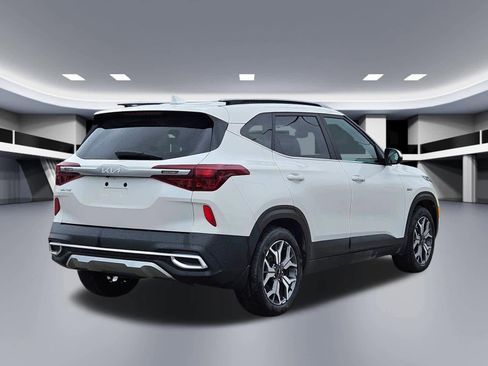Certified 2022 Kia Seltos EX image 5