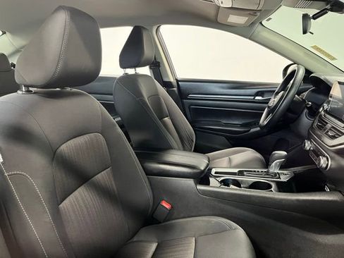 Used 2024 Nissan Altima 2.5 SV FWD image 10
