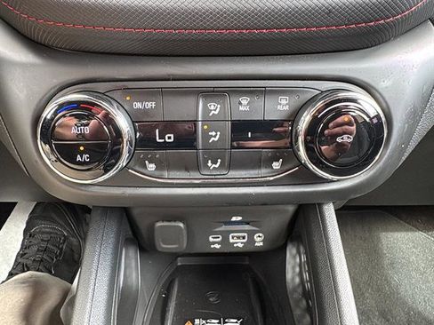 Used 2023 Chevrolet TrailBlazer RS w/ Sun and Liftgate Package FWD image 23