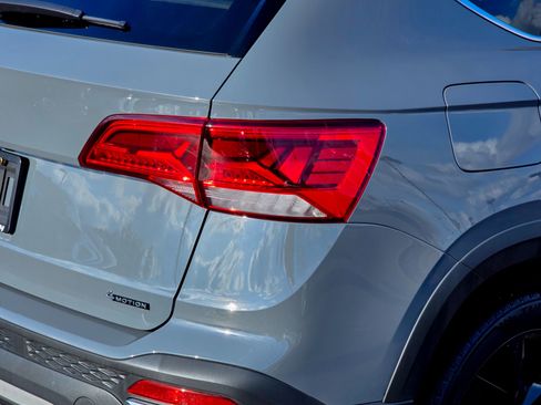 Used 2022 Volkswagen Taos SE image 17