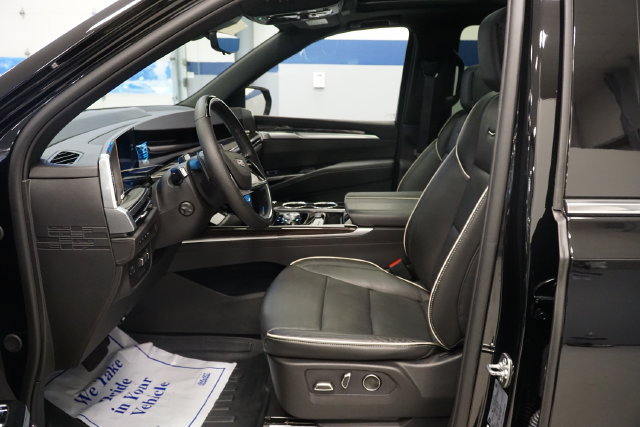 Used 2026 Cadillac Escalade ESV Luxury w/ LPO, Floor Liner Package AWD/4WD image 16