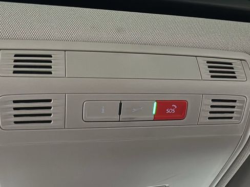 Used 2024 Volkswagen Taos SE w/ Panoramic Sunroof Package image 30