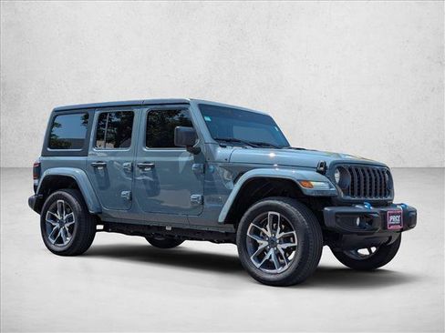 Used 2024 Jeep Wrangler Unlimited w/ Convenience Group AWD/4WD image 3