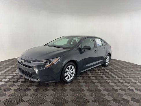 Used 2025 Toyota Corolla LE image 4