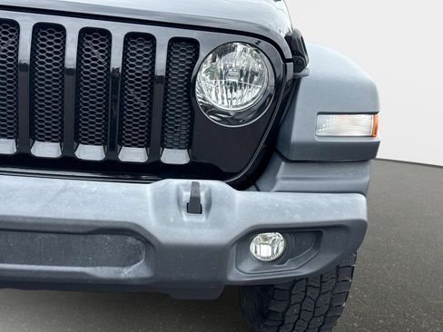 Used 2018 Jeep Wrangler Unlimited Sport S AWD/4WD image 10