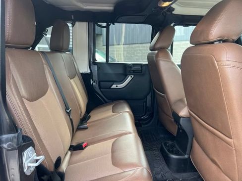 Used 2016 Jeep Wrangler Unlimited Sahara AWD/4WD image 11