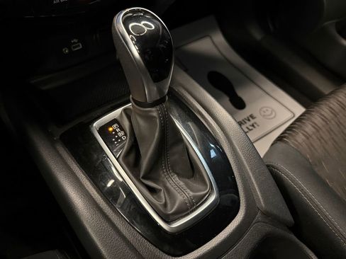 Used 2018 Nissan Rogue SV w/ Premium Package AWD/4WD image 16