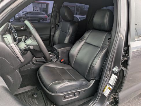 Used 2023 Toyota Tacoma TRD Off-Road image 15