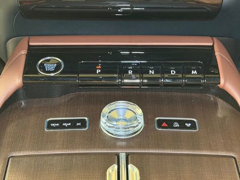 Used 2025 Lincoln Navigator Reserve AWD/4WD image 23