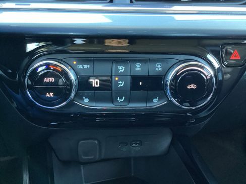 Used 2025 Chevrolet Trax LT w/ LT Convenience Package image 22