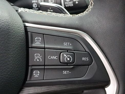 Used 2025 Jeep Grand Cherokee Altitude AWD/4WD image 24