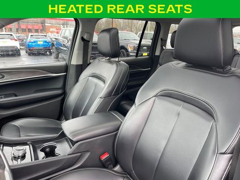 Used 2023 Jeep Grand Cherokee Limited image 17