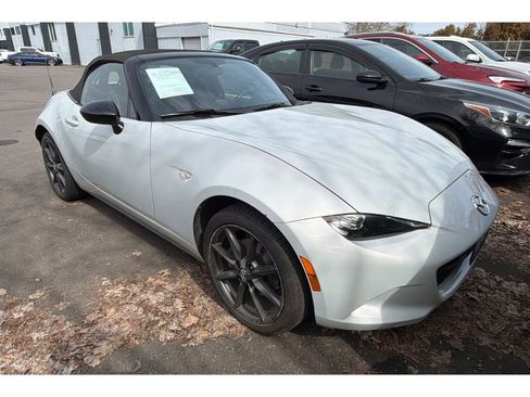 Used 2016 MAZDA MX-5 Miata Club image 2