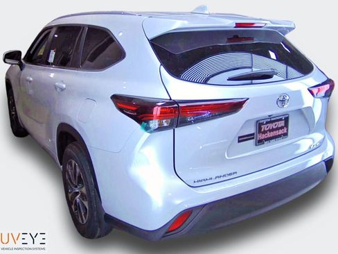 Used 2026 Toyota Highlander XLE image 4