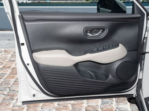 Certified 2023 Honda HR-V LX image 10