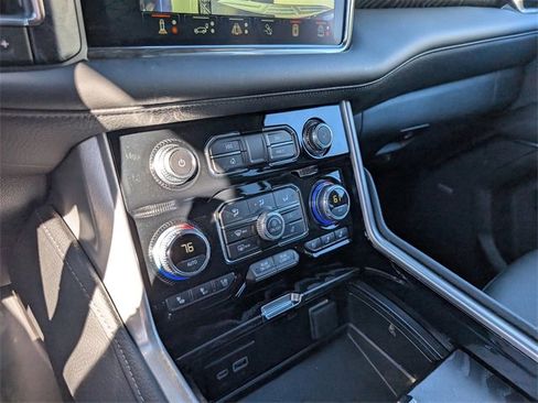 Used 2024 GMC Yukon XL Denali w/ Advanced Technology Package image 30