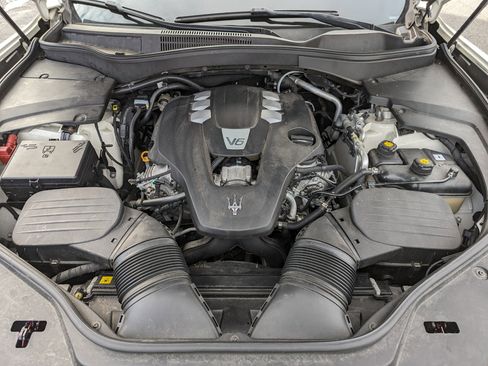 Used 2018 Maserati Levante image 49