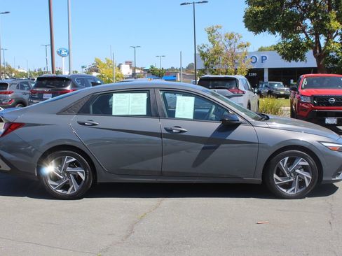 Used 2025 Hyundai Elantra Sport FWD image 6