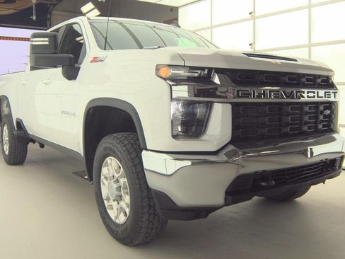 Used 2023 Chevrolet Silverado 2500 LT image 4